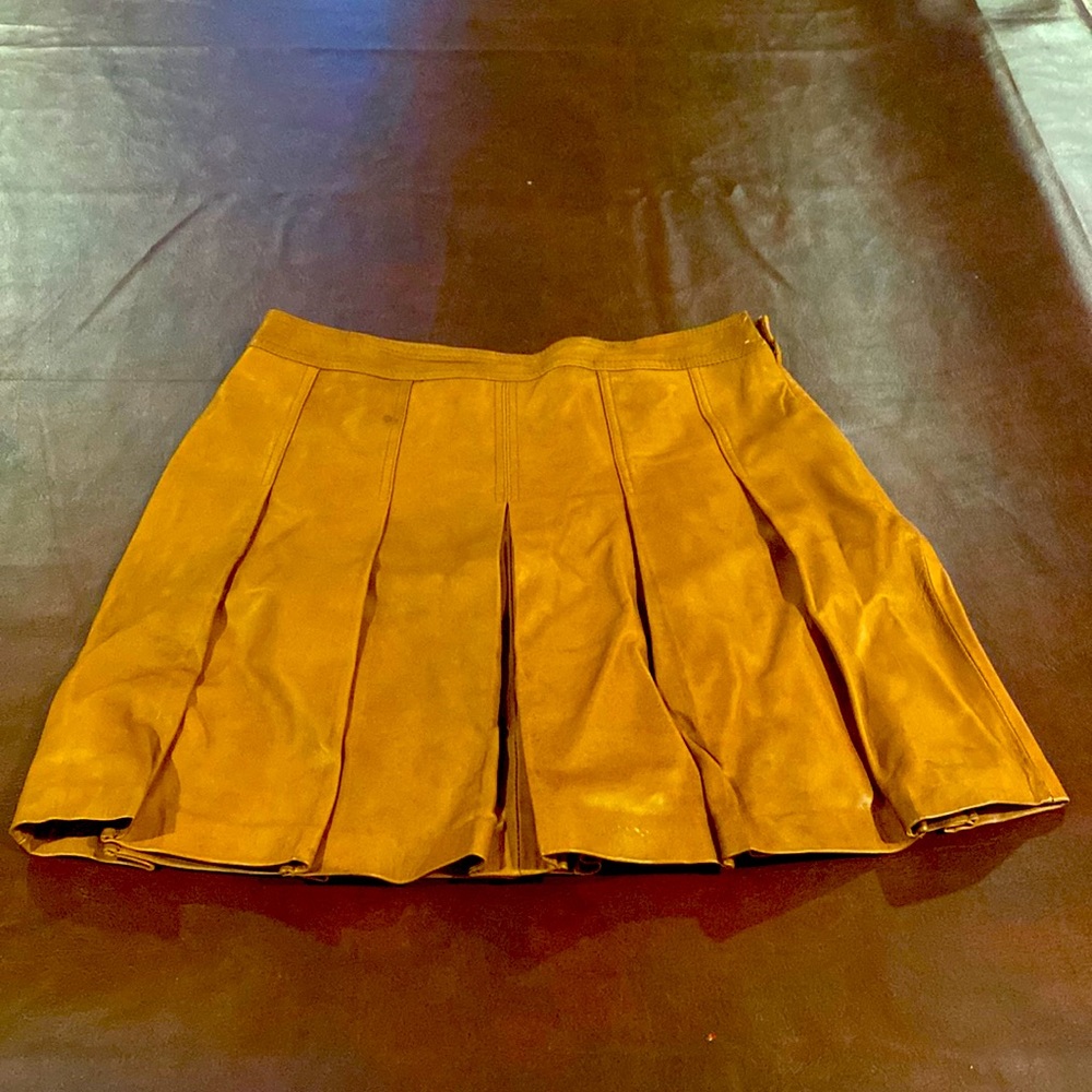 Brown leather mini leather skirt.